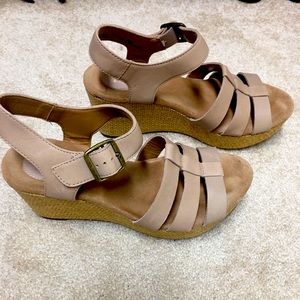 Clarks Wedge Sandals! EUC! Size 7! Nude Color